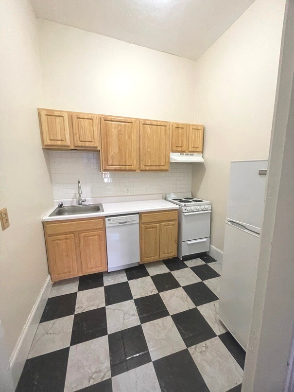 Building Photo - 471 Commonwealth Ave Unit 1R