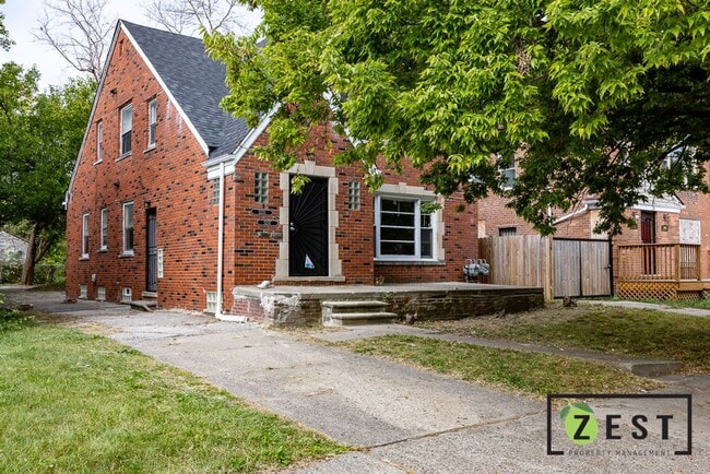 Building Photo - 5235 Chatsworth St Unit 5235 Chatsworth Lower