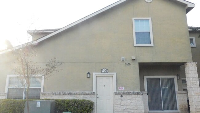 Building Photo - 1000 Diamond Dr Unit 3104