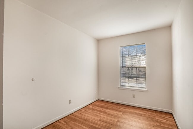 Photo - 2019 Lake Creek Dr