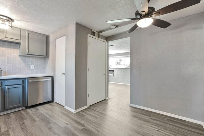 Photo - Adorable 2bedroom 1 bathroom Apartment Unit 1443