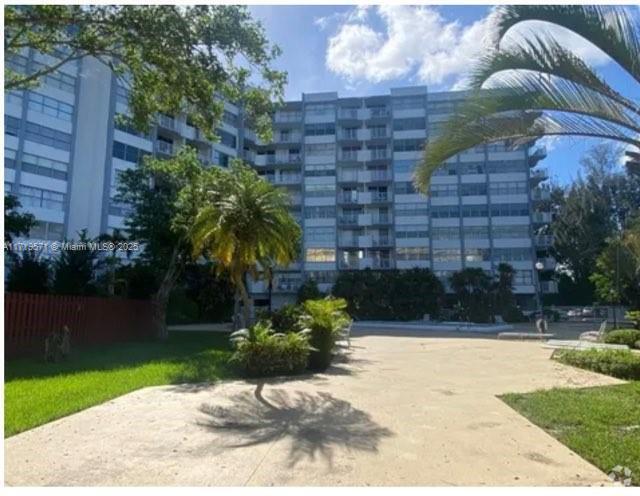 Building Photo - 1200 NE Miami Gardens Dr Unit 303W Rental