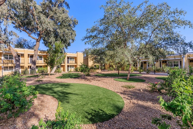 Photo - 4250 E 29th St Unidad 4250 E 29th Street