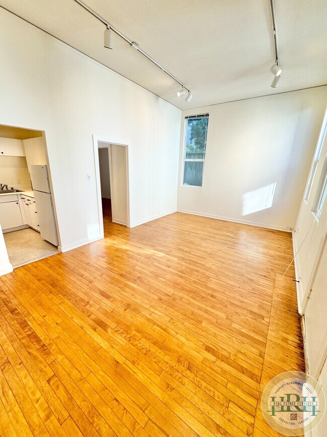 Photo - 2534 Washington St