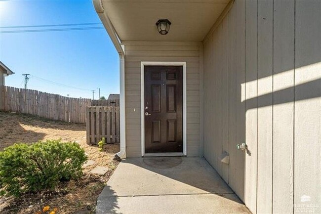 Charming Townhome, Prime Location, Cozy Li... - Charming Townhome, Prime Location, Cozy Li...