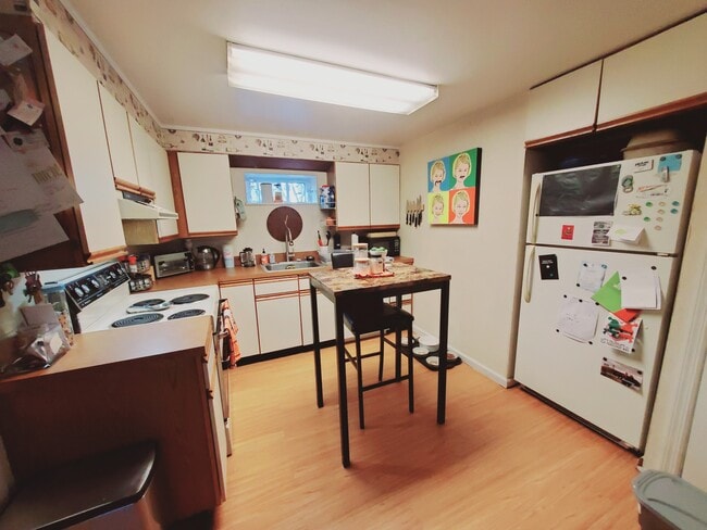 Building Photo - 144 Alpine St Unit L