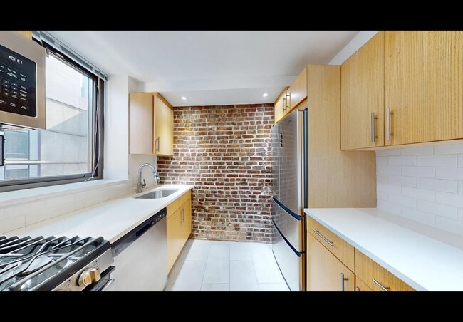 Photo - 365 W 52nd St Unit 5A
