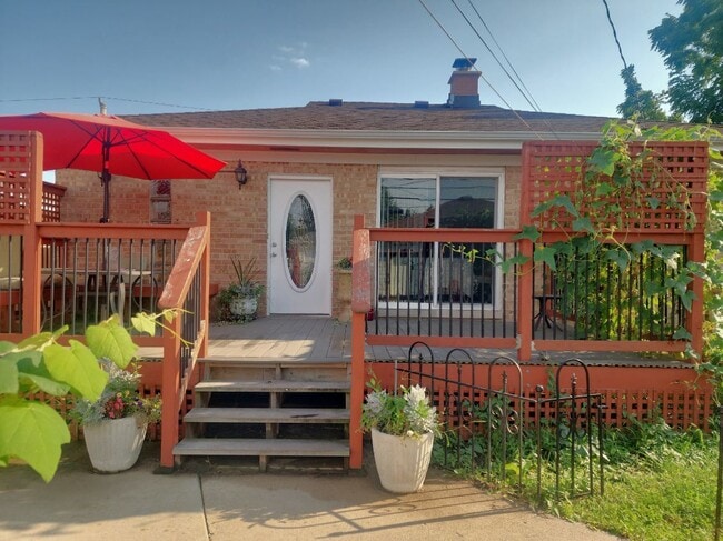 Photo - 7918 W Oakton St