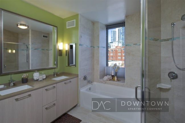 Photo - 330 W Grand Ave Unidad 1628