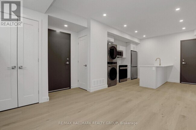 Photo - 137 Marquette Ave Unité 1