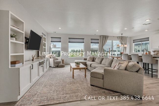 Photo - 3056 S Shoreline Dr