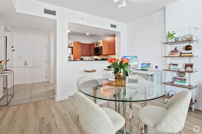 Building Photo - 7350 SW 89th St Unit 704S Rental