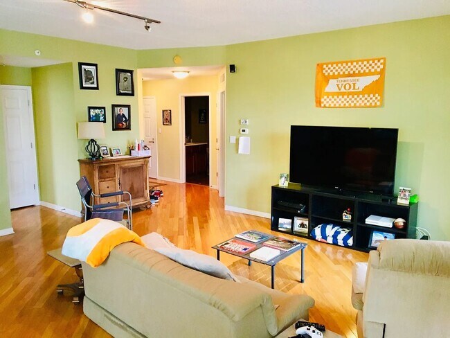 Photo - 77 N Quentin Rd