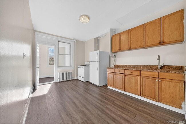 Building Photo - 74 Oak St Unit 1A