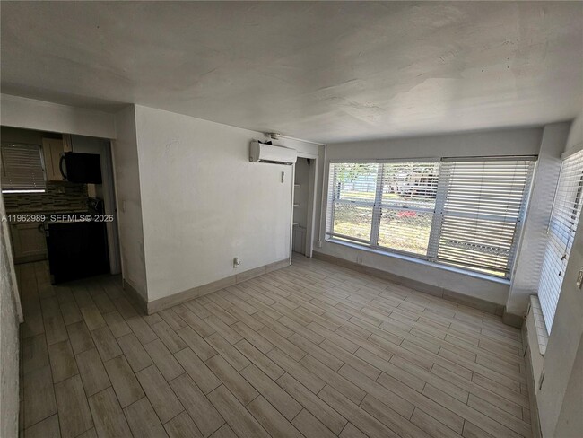 Building Photo - 26 SE 13th Terrace Unit 7