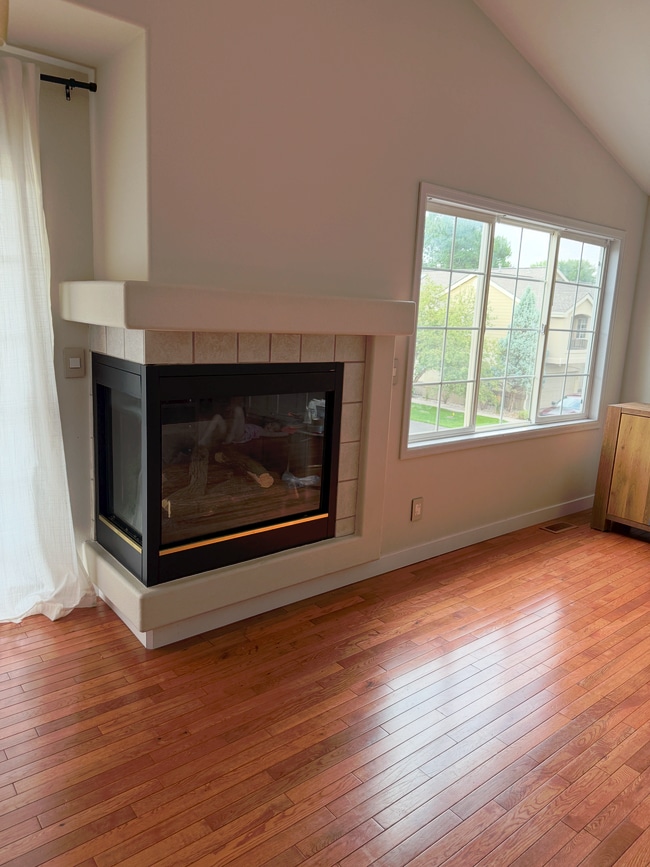Building Photo - 5151 Boardwalk Dr Unit L2