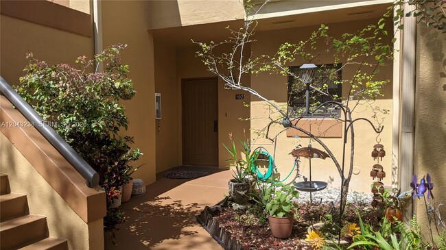 Building Photo - 15509 N Miami Lakeway Unit 102