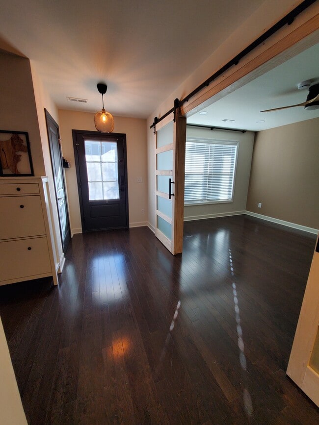 Photo - 160 Hamilton Ave NW