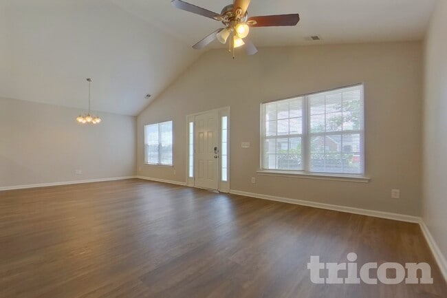 Photo - 180 Riglaw Cir