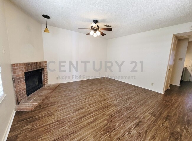 Photo - 929 W Hickory St