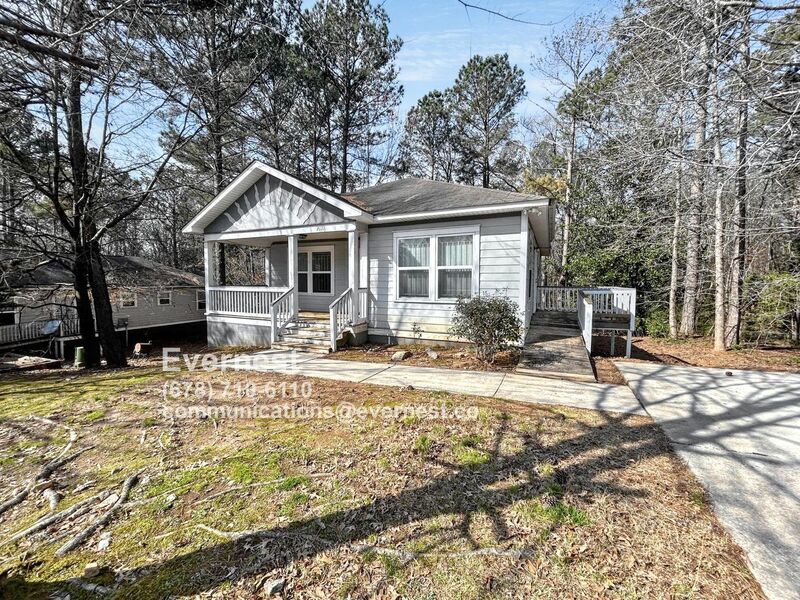 Photo - 2037 Lakewood Trail SE