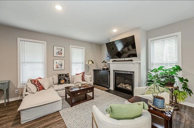 Photo - 421 Pagebrook Dr