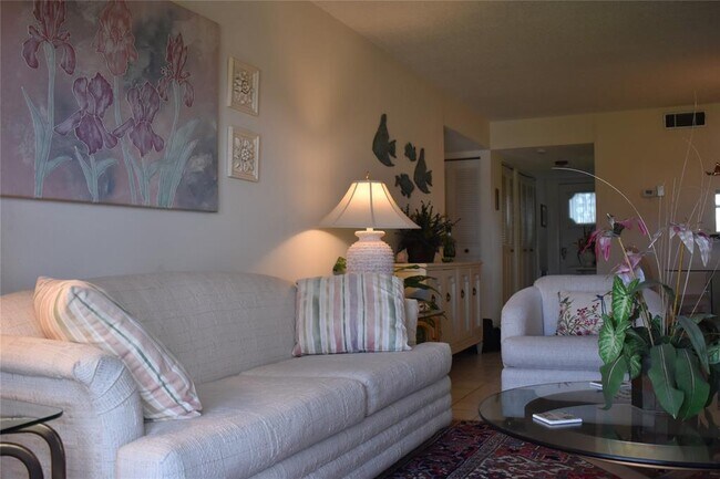 Photo - 325 Causeway N Unit C 304