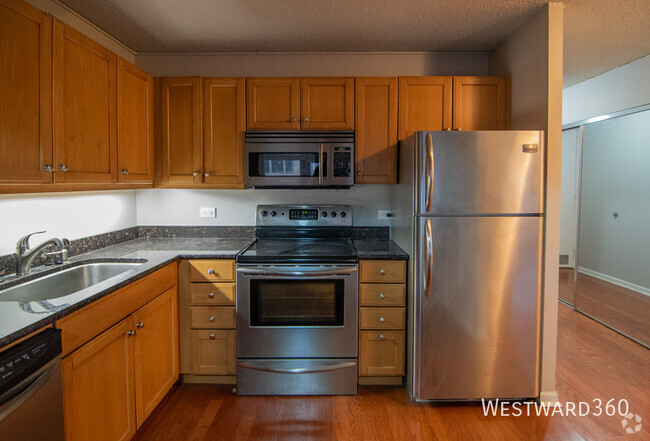 Building Photo - Spacious 1bd/1ba in the Heart of River Nor... Unit 906 Rental