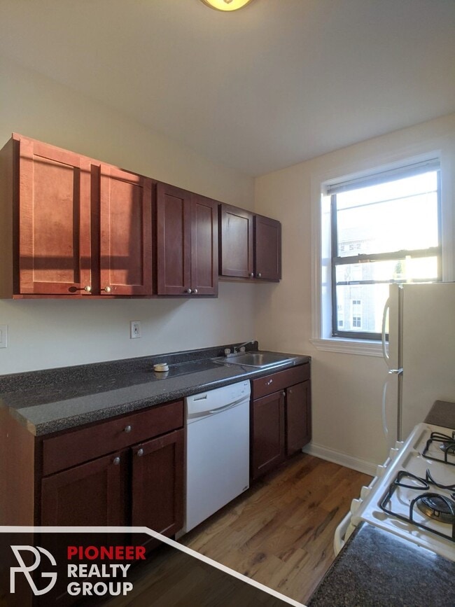 Building Photo - 822 W Waveland Ave Unit 1 Rental