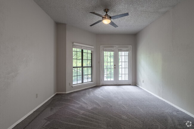 2BR, 2BA - 1,365SF