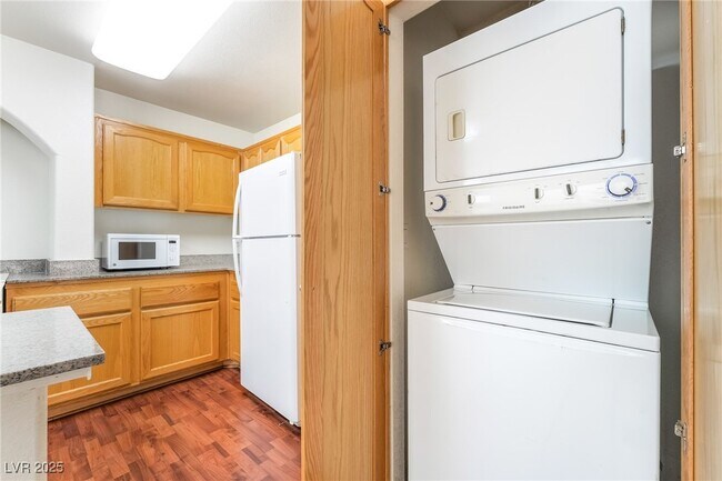 Photo - 7275 Phlox Rd