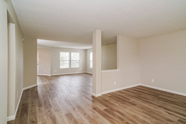 Photo - 5609 Woodland Trace Blvd