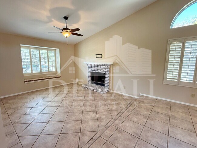 Photo - 1211 E Drake Dr