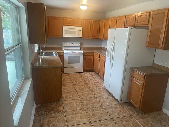 906 Essex Rd