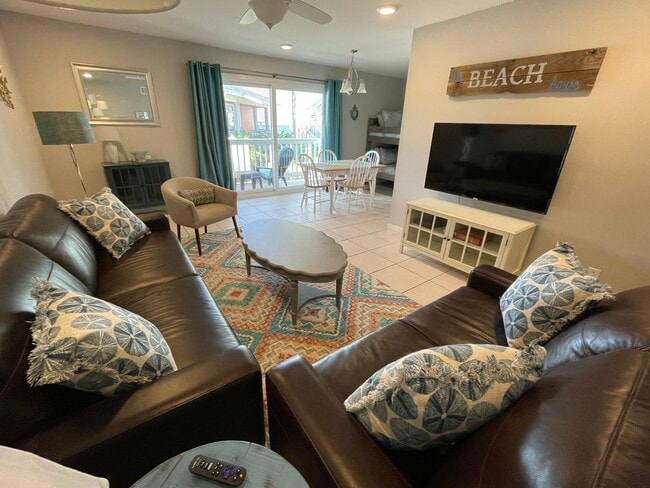 Building Photo - 1650 Via de Luna Dr Unit G5