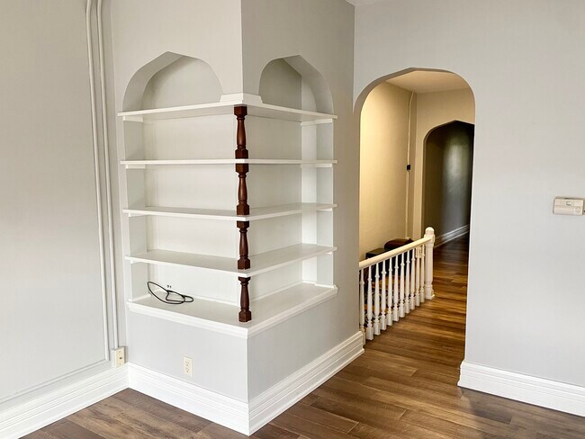 Living Room - 22 E Auglaize St Unit 22 E Upstairs Apartment