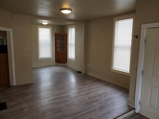 Photo - 112 14th St N