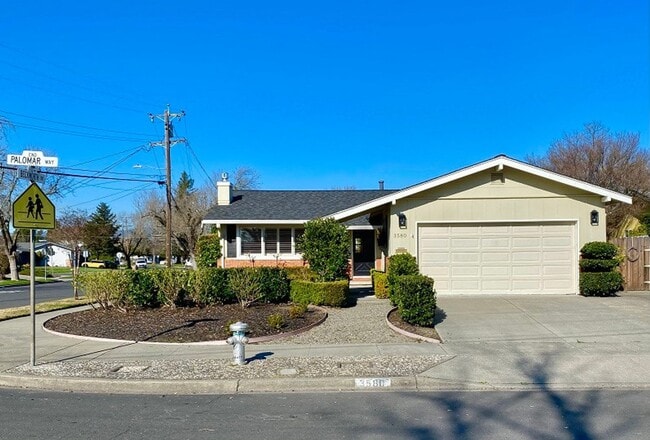 Building Photo - Centrally Located Three Bedroom North Napa Home