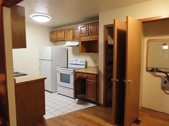 Photo - 122 W 9th Ave