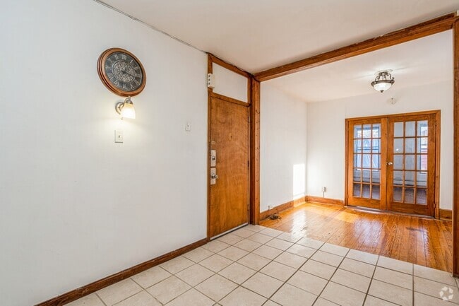 Building Photo - 35 Harmon St Rental