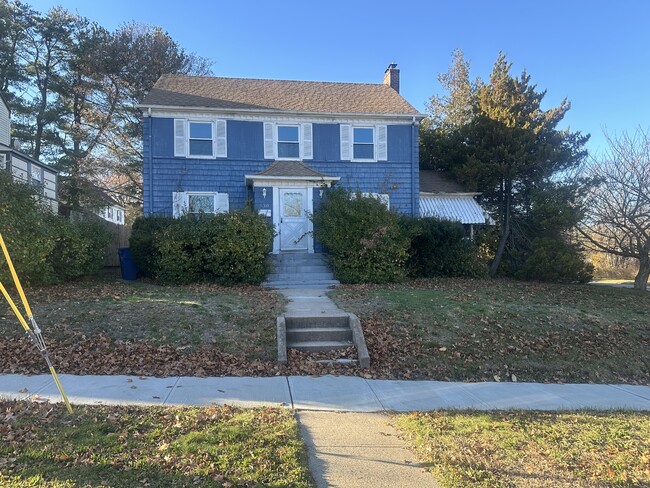 Building Photo - 530 Bellevue Rd