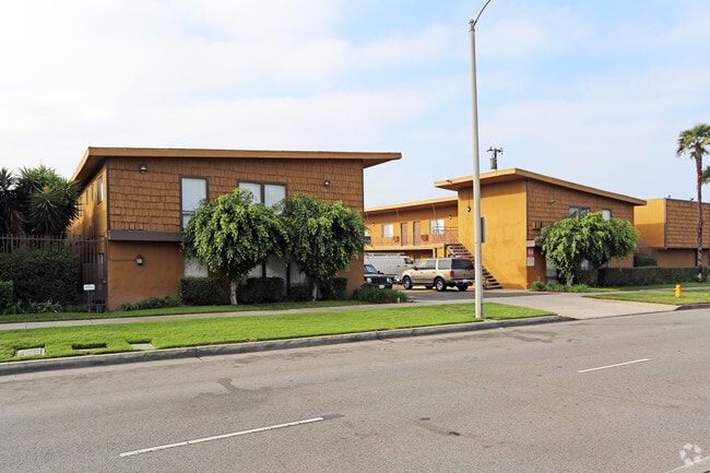 Fullerton Court Apartments