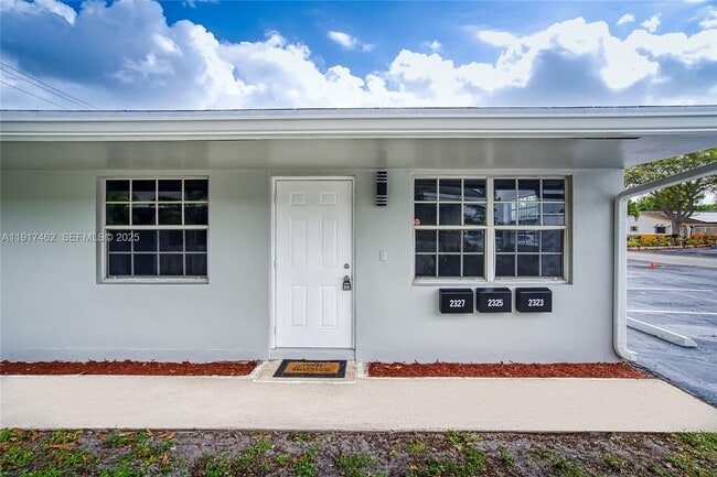 Building Photo - 2323 NW 52nd Ct Unit 2323