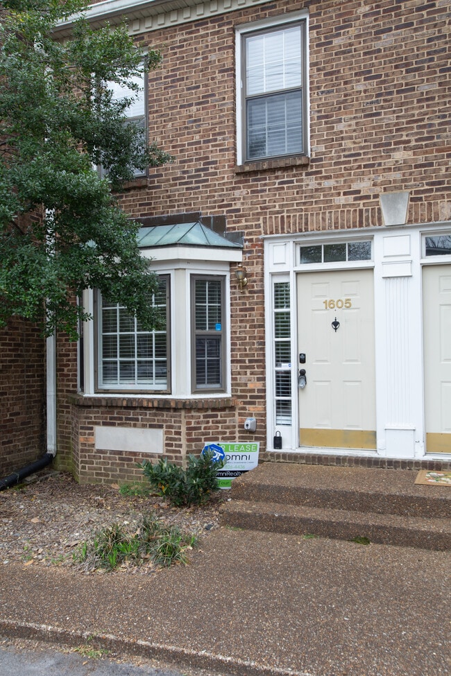 Building Photo - 1605 Deford Bailey Ave Unit 1605 DeFord Bailey Ave