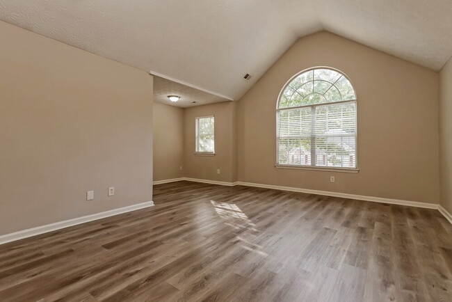Photo - 1110 Ivey Ln