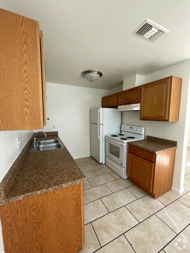 Building Photo - 2545 Belmont St Unit A Rental