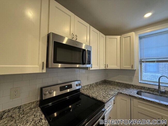2017 Commonwealth Ave Unit 6
