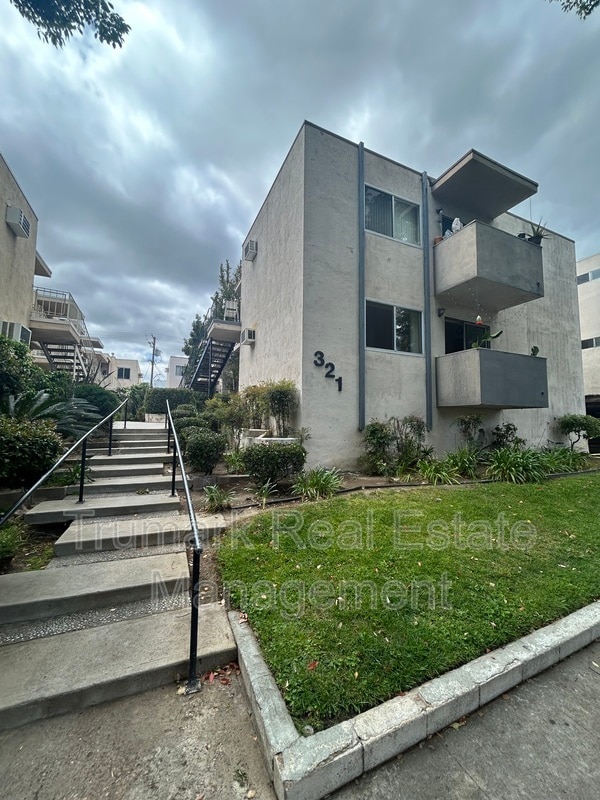 Photo - 321 E Tujunga Ave