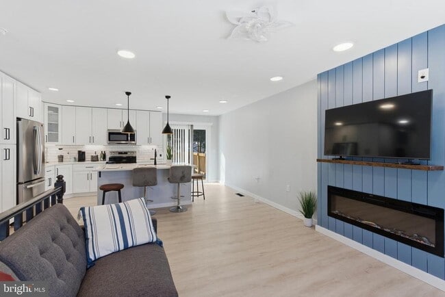 Photo - 7872 Bastille Pl