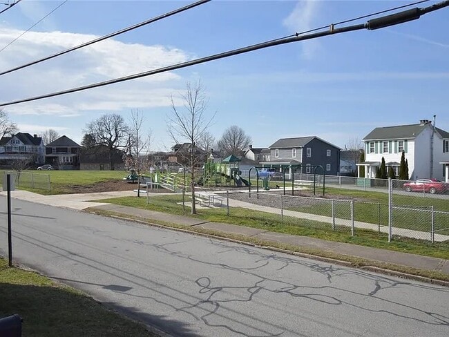 26-28 Homestead Ave Unit A